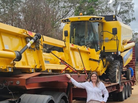 Colheitadeira chega à Fazenda Experimental da UFLA